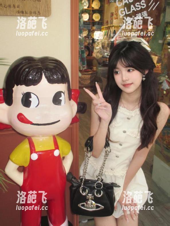 好奇www.155.fun网站：一边吃瓜一边质疑我的审美！