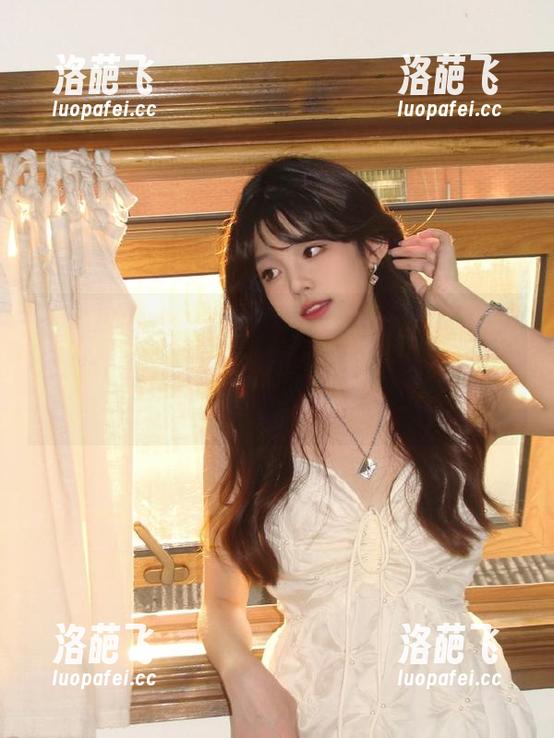 www.17苹果版来了，一闪而过的奇妙体验，感觉就像午后那种阳光，暖暖的但又似乎有什么要隐藏！