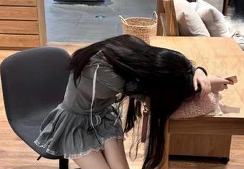 点开链接，告诉我你还不来17吃瓜视频网吗？瓜好吃视频多！