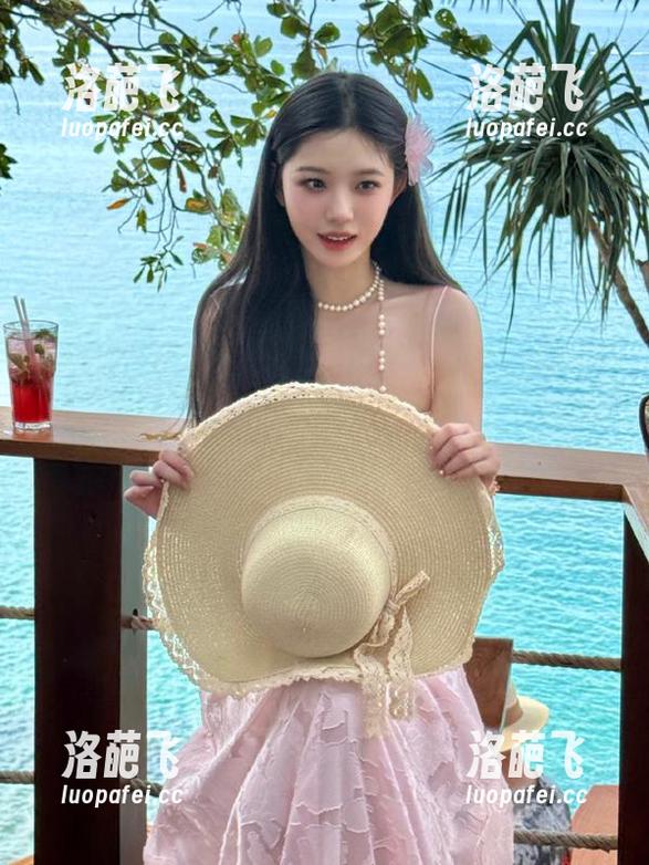 在ios上打开“17吃瓜网”，感觉自己像是个小猫咪，一边吃瓜一边摇尾巴。