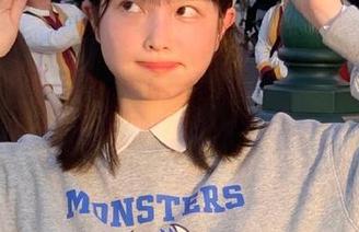 51吃瓜05资源：大一学生用奶茶写作业，强大如胸！
