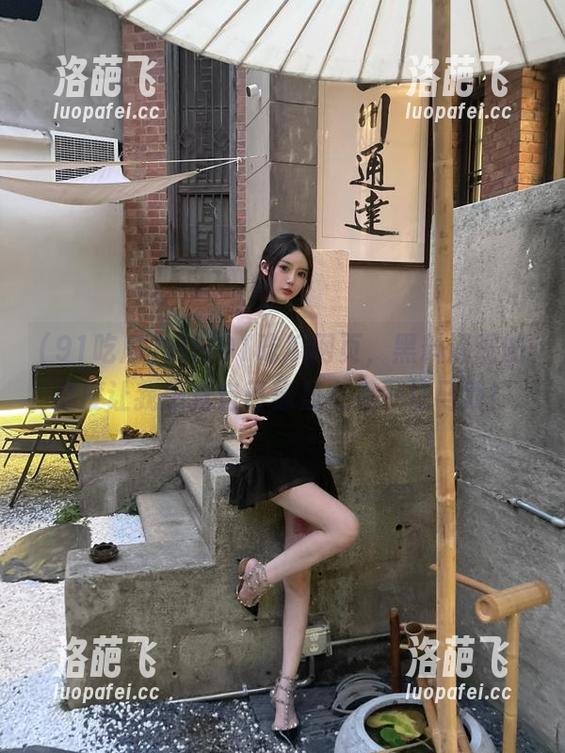 点击91吃瓜网页，黑料涌现的速度让我感觉自己像是在看一场马戏！