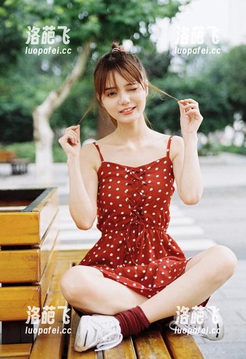 在hlw的传送门里，我居然发现了一个不务正业的瓜农，哈哈！