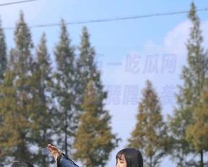 神奇五一吃瓜网，直达下载按钮，瓜热腾腾来袭！