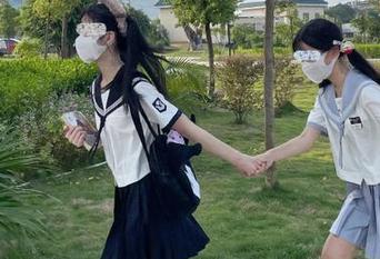 “全网吃瓜”，在这分享你想知道的八卦绯闻吧！每个细节都引人入胜。
