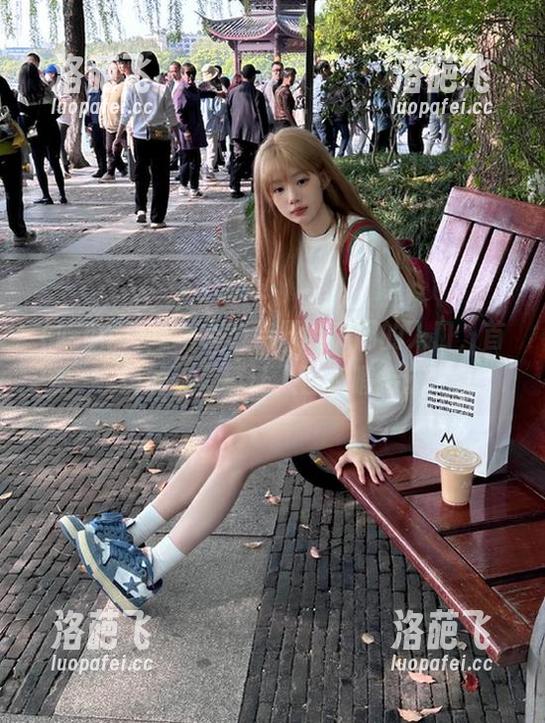 一不小心点开吃瓜网的入口，首页的热闹真让人目不暇接。