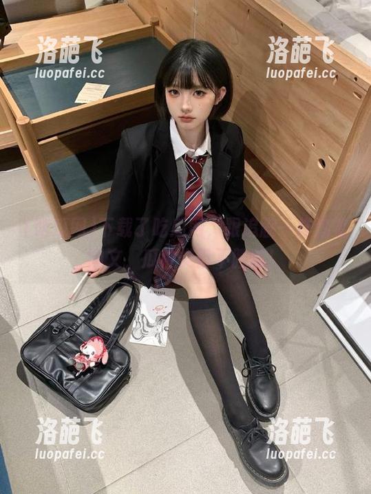 下载了吃瓜网，跟追剧一样追着图文，瓜种类目不胜数！