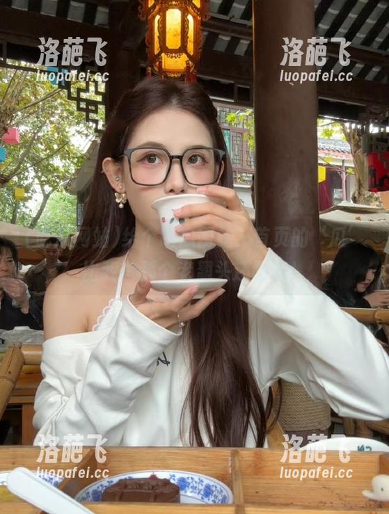 给个吃瓜网站，首页的‘瓜’比我爸那个老翘头还耐夸！