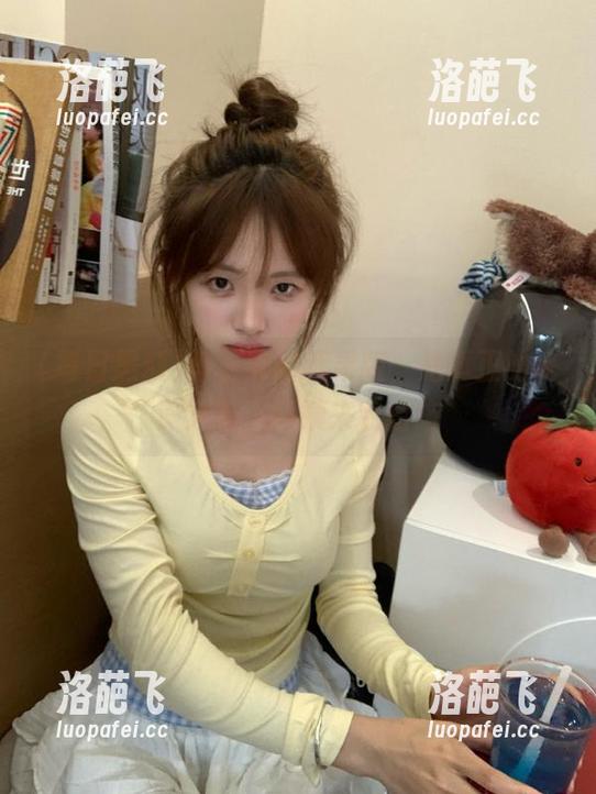 每日黑料苹果版，是真正的水深火热，阿姨来收拾咯