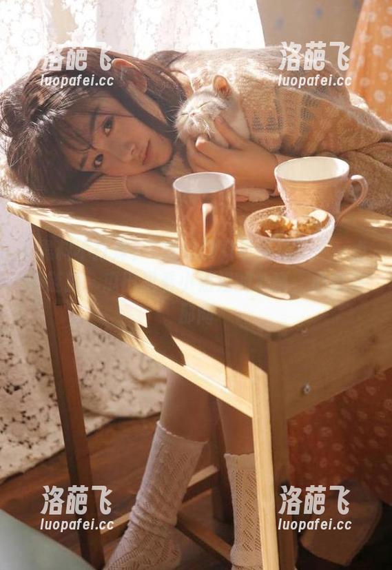 “美女黑料不打烊”——点开链接，瓜田里看小姐姐的心事，心跳霎那间