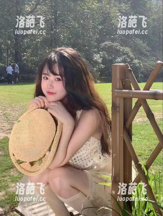 “黑料吃瓜网站”的网址，她真像一个魅惑的女神，每次点击都是一场心灵的冒险！
