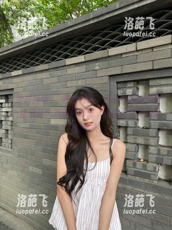 “黑料网络”首页瓜多到炸裂，每刷新一次心里都是“这瓜好像有点甜”的念头。