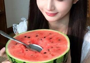 永久驻留的黑料老司机，今晚又来一场不打烊的戏。